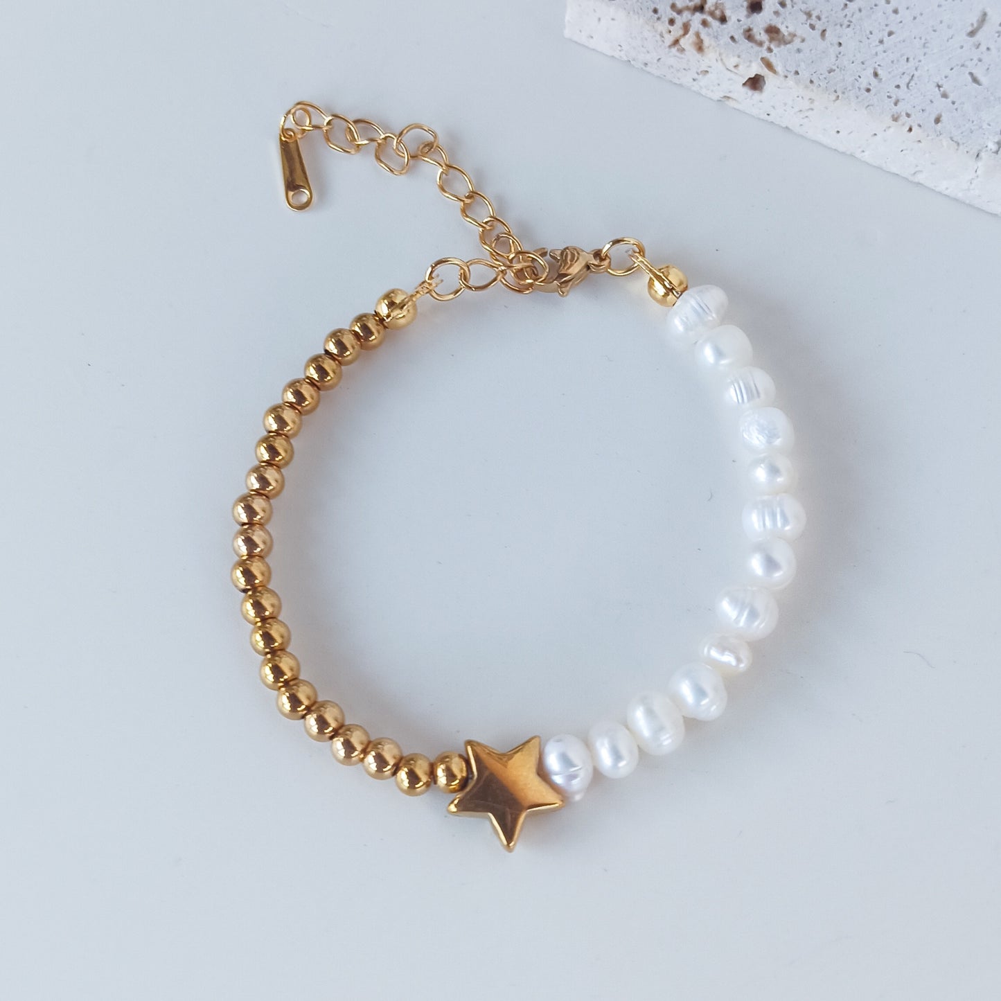 Beaded Gold Bracelet with pearls